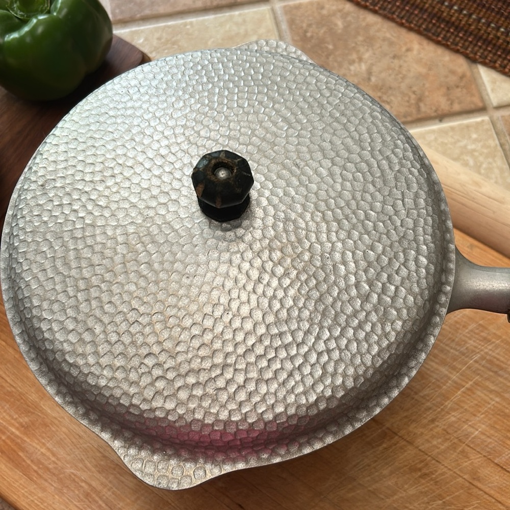 Vintage Rare Griswold Aluminum 4qt Pot Erie Pa
A2144 - Picture 3 of 10